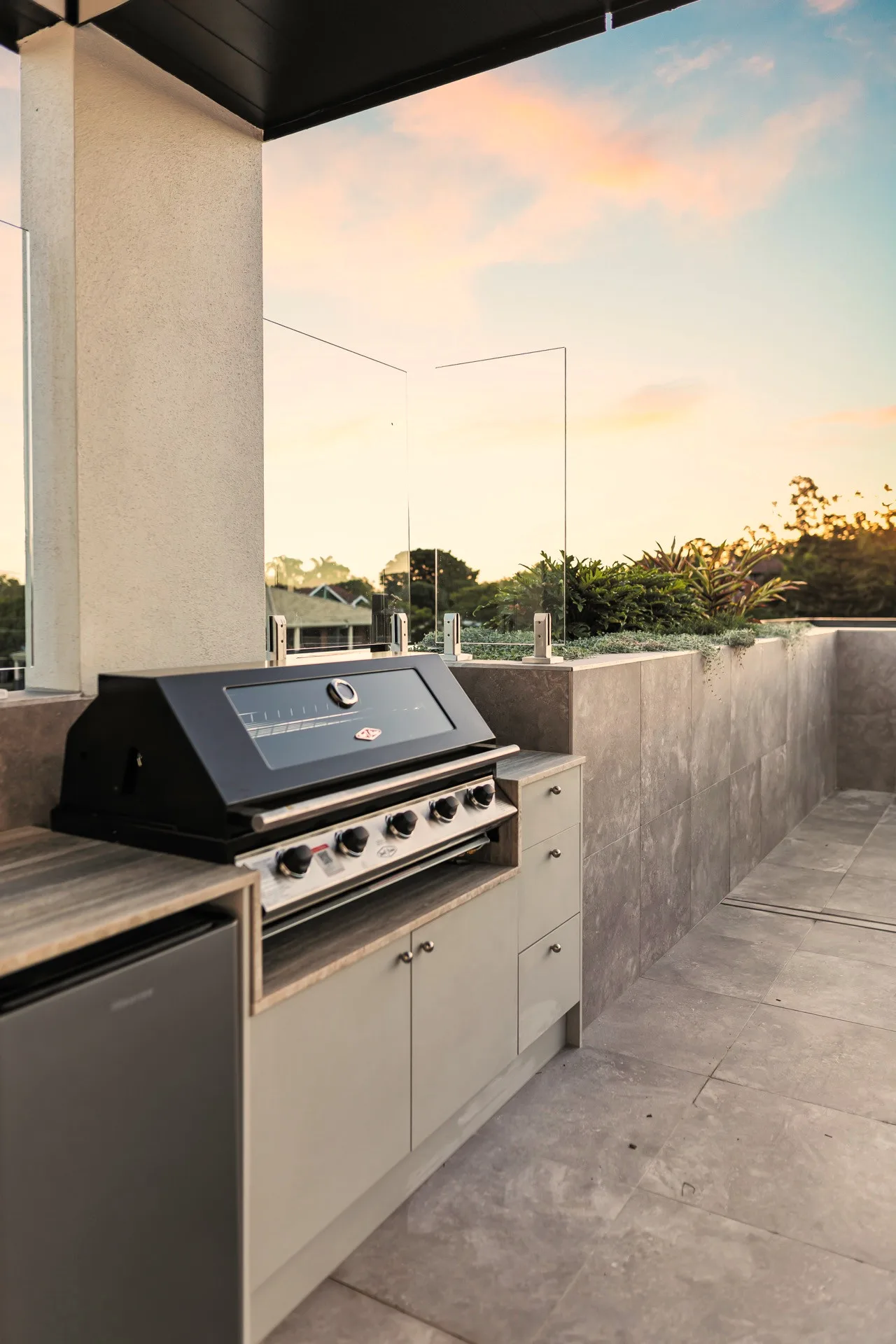 The rooftop kitchen, at dusk