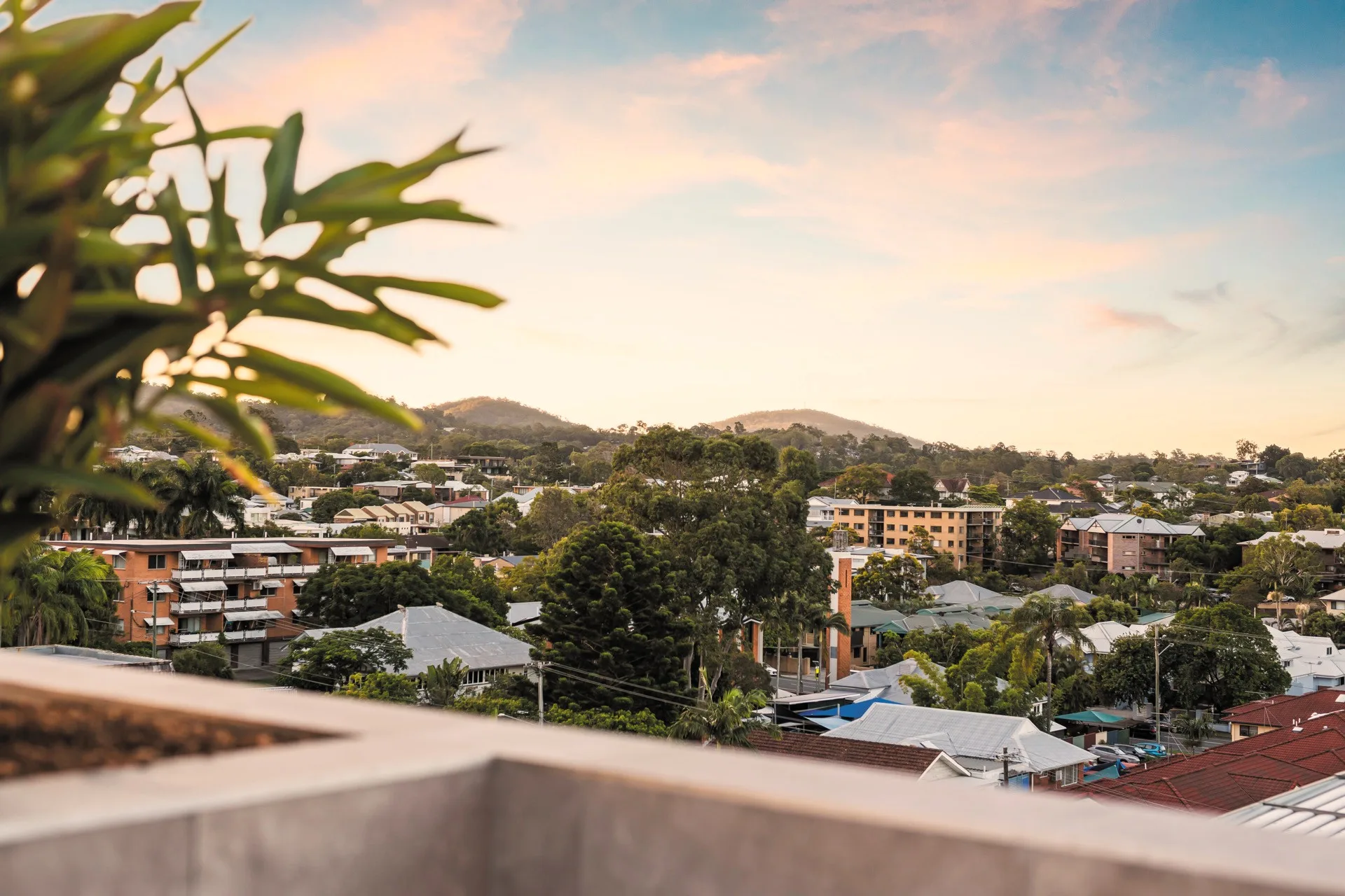 West over the rooftops, at dusk